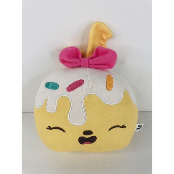 MGA Num Noms Cupcake Betty Vanilla 2018 Confetti Rainbow Sprinkle Plush Stuffed - Picture 1 of 6